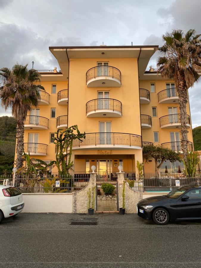 Lion's Hotel